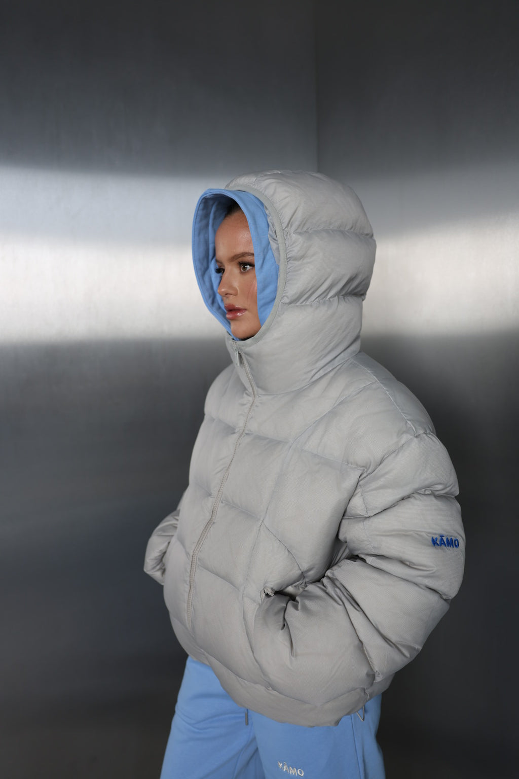 Pilka pūkinė striukė