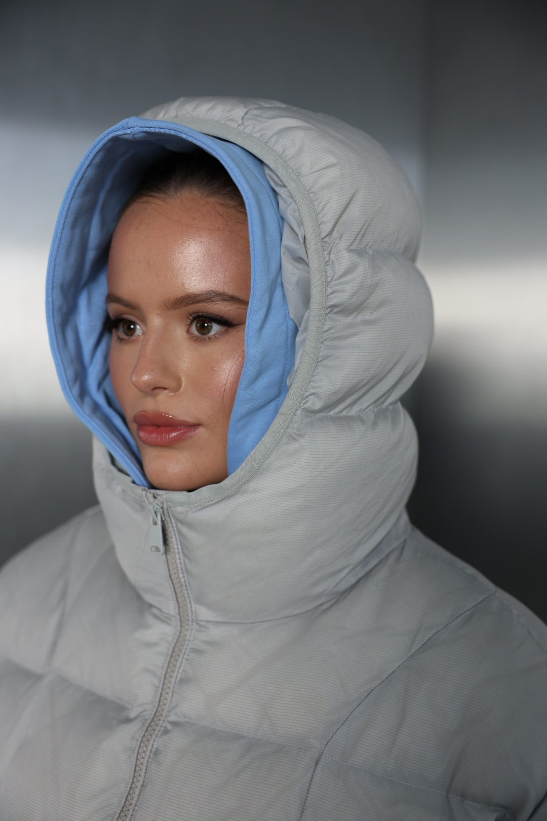 Pilka pūkinė striukė