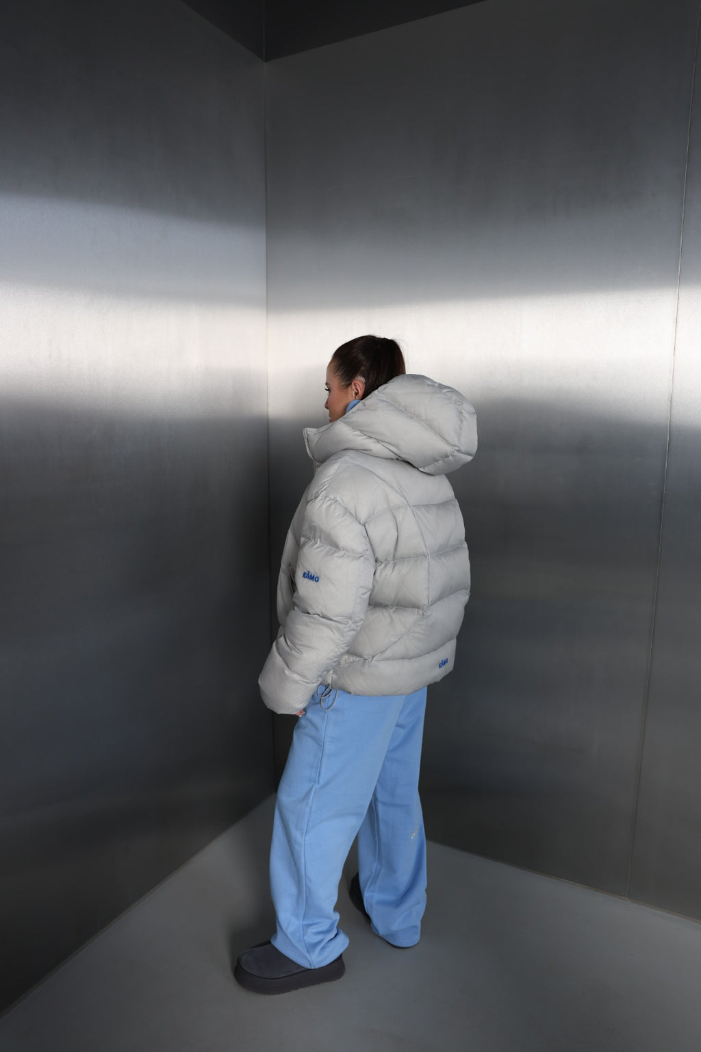 Pilka pūkinė striukė