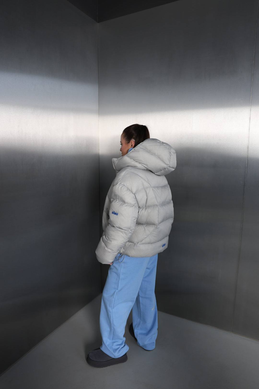 Pilka pūkinė striukė