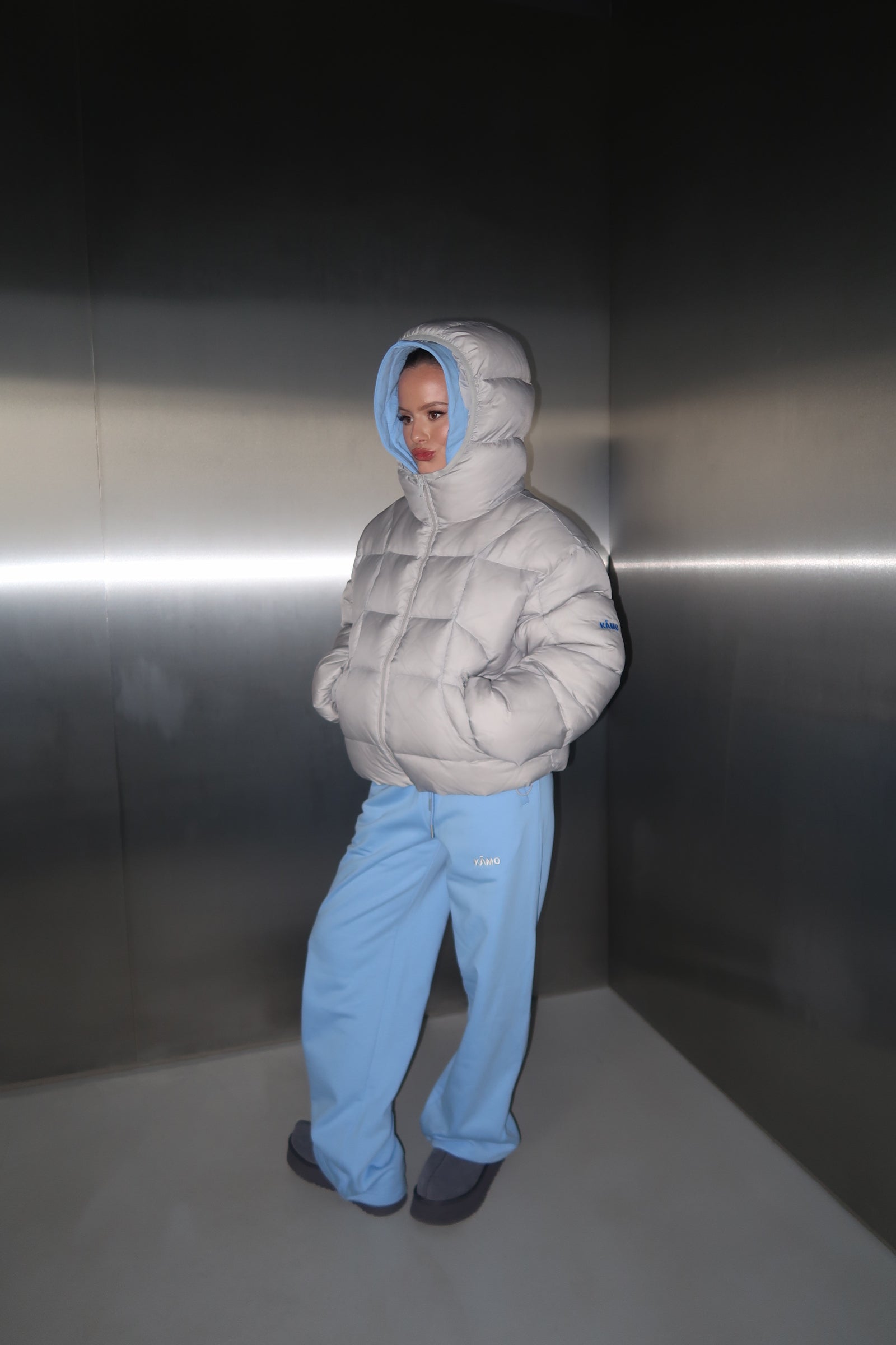 Pilka pūkinė striukė